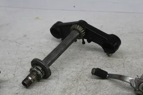 89-90 YAMAHA FZR600 PARTS GAUGE LOWER TREE SHIFTER LINKAGE TUBE CLAMP
