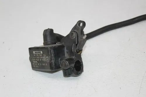 1989 KAWASAKI NINJA ZX10 ZX1000B FRONT BRAKE CALIPER PAIR CALIPERS MASTER