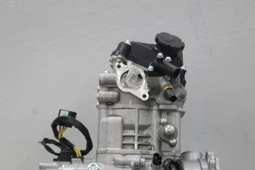 24 CF-MOTO UFORCE 600 ENGINE MOTOR TRANSMISSION HEAD CRANK CASES *TESTED*