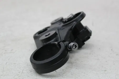 22 TRIUMPH STREET TRIPLE RS FORKS UPPER TOP TRIPLE TREE CLAMP