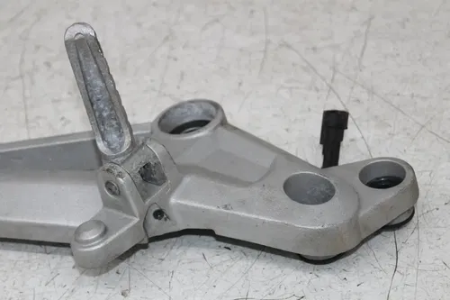 09-14 DUCATI MONSTER 696 RIGHT REARSET FRONT REAR SUPPORT PLATE PEGS BRACKET