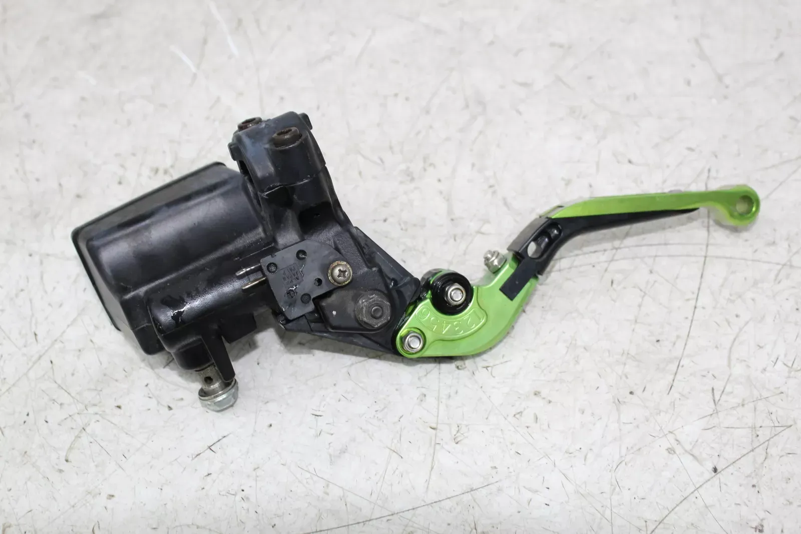 00-01 KAWASAKI NINJA ZX12R FRONT BRAKE MASTER CYLINDER W/ LEVER