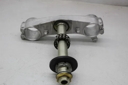 17-23 SUZUKI GSXR1000 FORKS UPPER TRIPLE TREE CLAMP (READ)