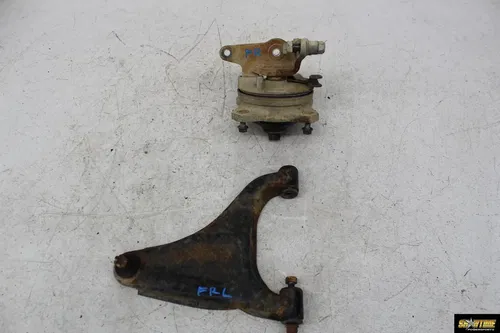 94-98 YAMAHA TIMBERWOLF 250 YFB250 FRONT LOWER RIGHT CONTROL A ARM HUB KNUCKLE
