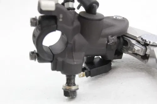 12-16 HONDA CBR1000RR FRONT BRAKE MASTER CYLINDER W/ LEVER RESERVOIR