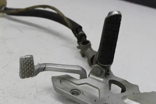 1998 KAWASAKI NINJA ZX11 ZX1100D RIGHT REARSET W/CALIPER MASTER