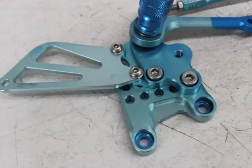 01-02 SUZUKI GSXR1000 RIGHT LEFT REARSETS REAR SET FOOT PEGS W MASTER CALIPER