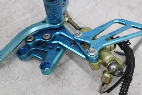 01-02 SUZUKI GSXR1000 RIGHT LEFT REARSETS REAR SET FOOT PEGS W MASTER CALIPER