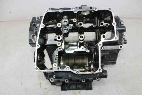 11-13 YAMAHA FZ8 ENGINE MOTOR CRANKCASE CRANK CASES BLOCK