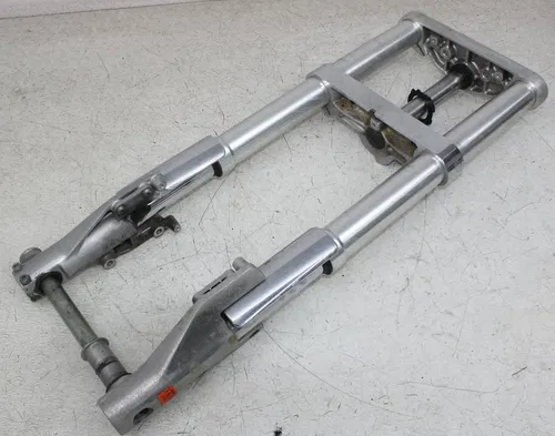 04 SUZUKI MARAUDER 1600 VZ1600 FRONT FORKS TRIPLE TREE CLAMP FORK TUBES (NICE)