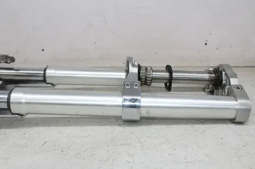 04 SUZUKI MARAUDER 1600 VZ1600 FRONT FORKS TRIPLE TREE CLAMP FORK TUBES (NICE)