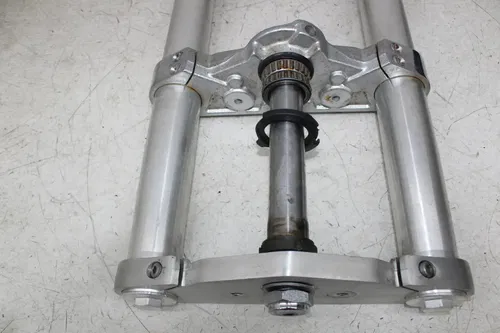 04 SUZUKI MARAUDER 1600 VZ1600 FRONT FORKS TRIPLE TREE CLAMP FORK TUBES (NICE)