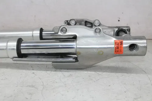 04 SUZUKI MARAUDER 1600 VZ1600 FRONT FORKS TRIPLE TREE CLAMP FORK TUBES (NICE)