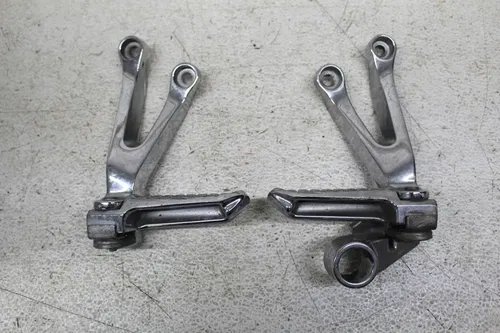 98-99 KAWASAKI ZX900C REAR BACK PASSENGER PEG SET PAIR