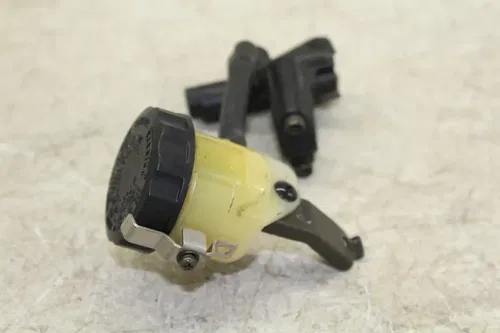 1999 KAWASAKI NINJA ZX9R ZX900F REAR BACK BRAKE MASTER CYLINDER W RESERVOIR