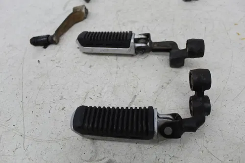 90-93 SUZUKI VX800 FRONT LEFT RIGHT FOOT RESTS PEGS SHIFTER LINKAGE PAIR