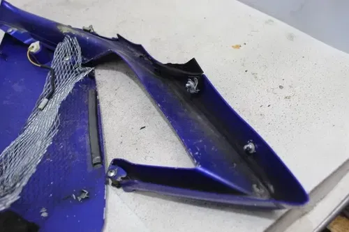 07-08 YAMAHA YZF R1 RIGHT MID UPPER SIDE FAIRING COWL PLASTIC