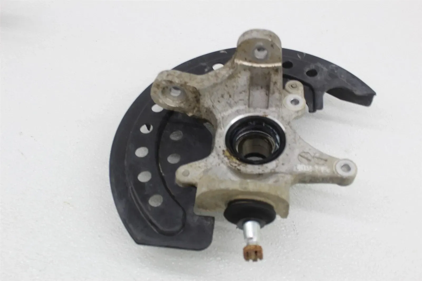 2017 SUZUKI KING QUAD LT-A 500 XP FRONT LEFT STEERING KNUCKLE SPINDLE