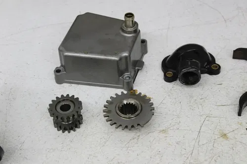 04-05 SUZUKI GSXR600 ENGINE MOTOR PARTS AND HARDWARE NUTS BOLTS ONEWAY GEAR