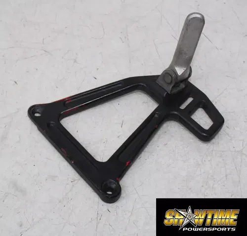 01 KTM 640 DUKE II RIGHT REAR BACK PASSENGER FOOT REST PEG BRACKET MOUNT