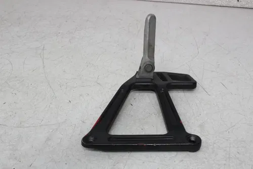 01 KTM 640 DUKE II RIGHT REAR BACK PASSENGER FOOT REST PEG BRACKET MOUNT