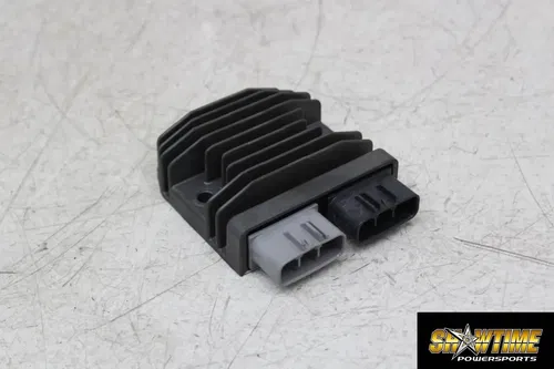 24 SUZUKI GSX-8R GSX800F RECTIFIER VOLTAGE REGULATOR