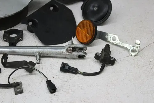 2005 SUZUKI BOULEVARD C50T PARTS AND HARDWARE NUTS BOLTS