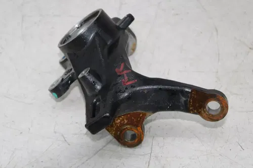 24 CF-MOTO UFORCE 600 FRONT RIGHT STEERING SPINDLE KNUCKLE