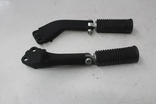 07-11 Harley-davidson Dyna Fat Bob Fxdf rear back passenger foot pegs pair