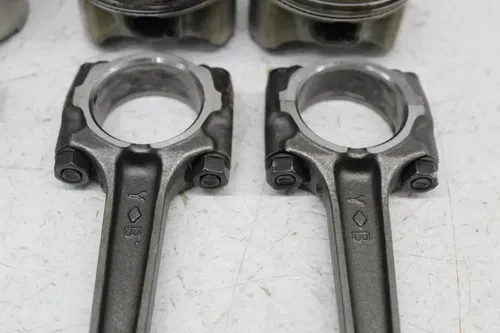 1987 YAMAHA FZ700 ENGINE MOTOR BLOCK PISTON W/ RODS