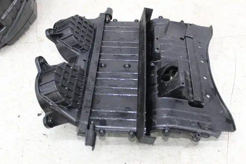 04-05 HONDA CBR1000RR AIRBOX AIR INTAKE FILTER BOX FRONT DUCT (SEE DESCP)
