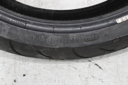 CONTINENTAL CONTIMOTION Z 120/70 ZR17 M/C (58W) FRONT TIRE (TREAD:4/32NDS)