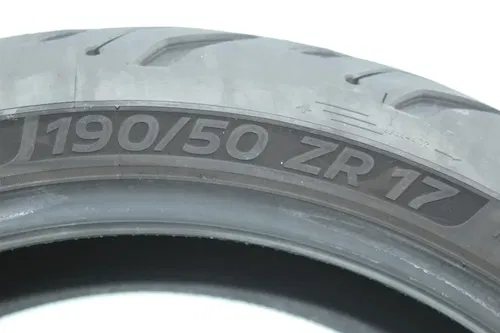 MICHELIN ROAD 6 GT 190/50 ZR17 M/C (73W) 2CT REAR BACK TIRE (TREAD:7/32NDS)