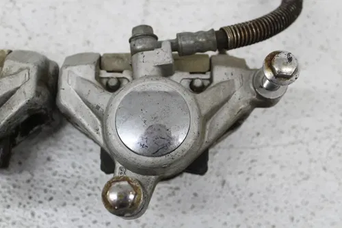 1985 YAMAHA XJ700 MAXIM RIGHT LEFT FRONT BRAKE CALIPER SET PAIR CALIPERS