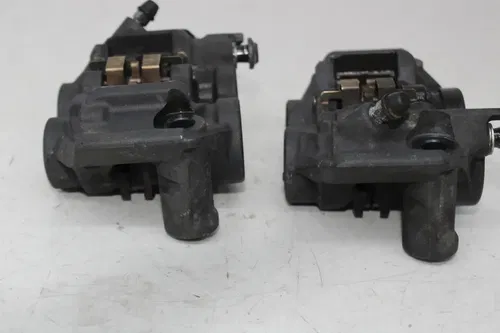 17-20 YAMAHA YZF R6 RIGHT LEFT FRONT BRAKE CALIPER SET PAIR CALIPERS