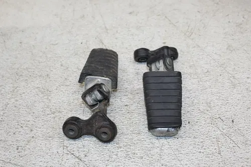 1985 YAMAHA XJ700X MAXIM X FRONT FOOT RESTS PEGS STEPS SET PAIR