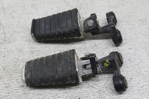 1985 YAMAHA XJ700X MAXIM X FRONT FOOT RESTS PEGS STEPS SET PAIR
