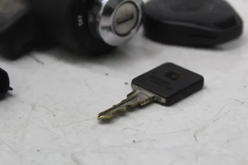 07-19 Harley-davidson Sportster 1200 Xl1200c Ignition Lock W Key fob