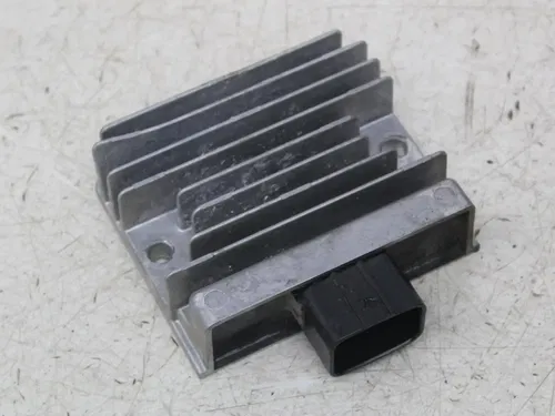 24 KAWASAKI NINJA ZX4R RECTIFIER VOLTAGE REGULATOR (SEE DESCP)