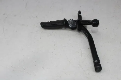 24-25 TRIUMPH SPEED 400 RIGHT REAR BACK PASSENGER PEG