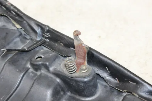 82 YAMAHA XJ750 MAXIM FRONT DRIVERS SEAT