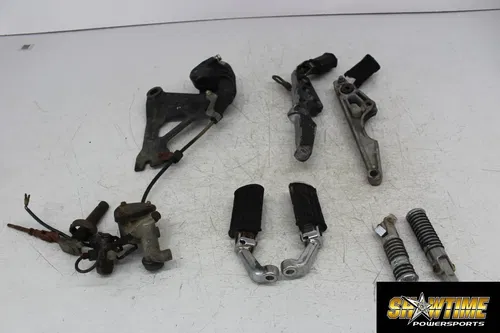 82-83 YAMAHA MAXIM 750 XJ750 RIGHT LEFT REARSET W FOOT PEGS BRAKE MASTER CALIPER
