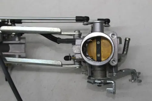 04-11 SUZUKI VSTROM 650 DL650 THROTTLE BODY BODIES