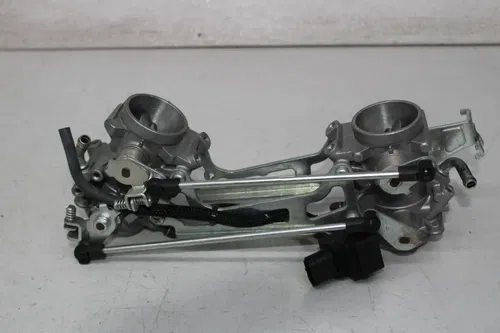 04-11 SUZUKI VSTROM 650 DL650 THROTTLE BODY BODIES
