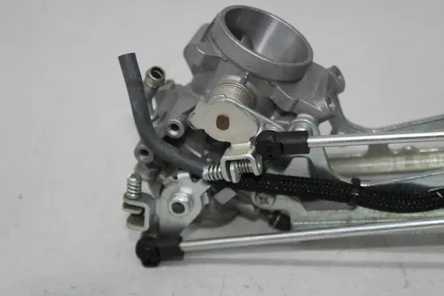 04-11 SUZUKI VSTROM 650 DL650 THROTTLE BODY BODIES