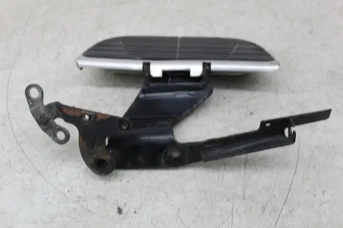 02-06 HONDA VTX1800S VTX1800 RIGHT FRONT FOOT REST BOARD STEP (SEE DESCP)