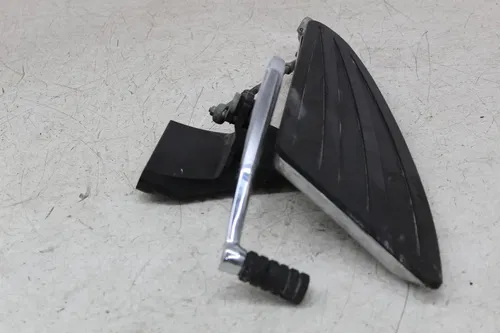 09 VICTORY VISION TOUR LEFT DRIVER FOOT BOARD REST W SHIFTER (SEE DESCP)