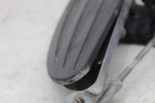 09 VICTORY VISION TOUR LEFT DRIVER FOOT BOARD REST W SHIFTER (SEE DESCP)