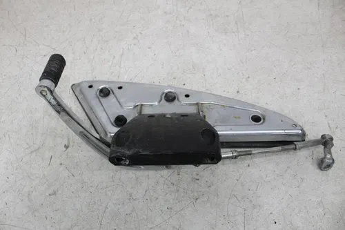09 VICTORY VISION TOUR LEFT DRIVER FOOT BOARD REST W SHIFTER (SEE DESCP)