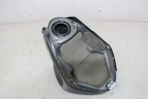 13-17 TRIUMPH STREET TRIPLE R GAS TANK FUEL CELL PETROL RESERVOIR (NICE)